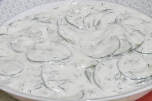 Jak uvařit balkánský okurkový salát? Snadné recept, připravený za Do 30 minut